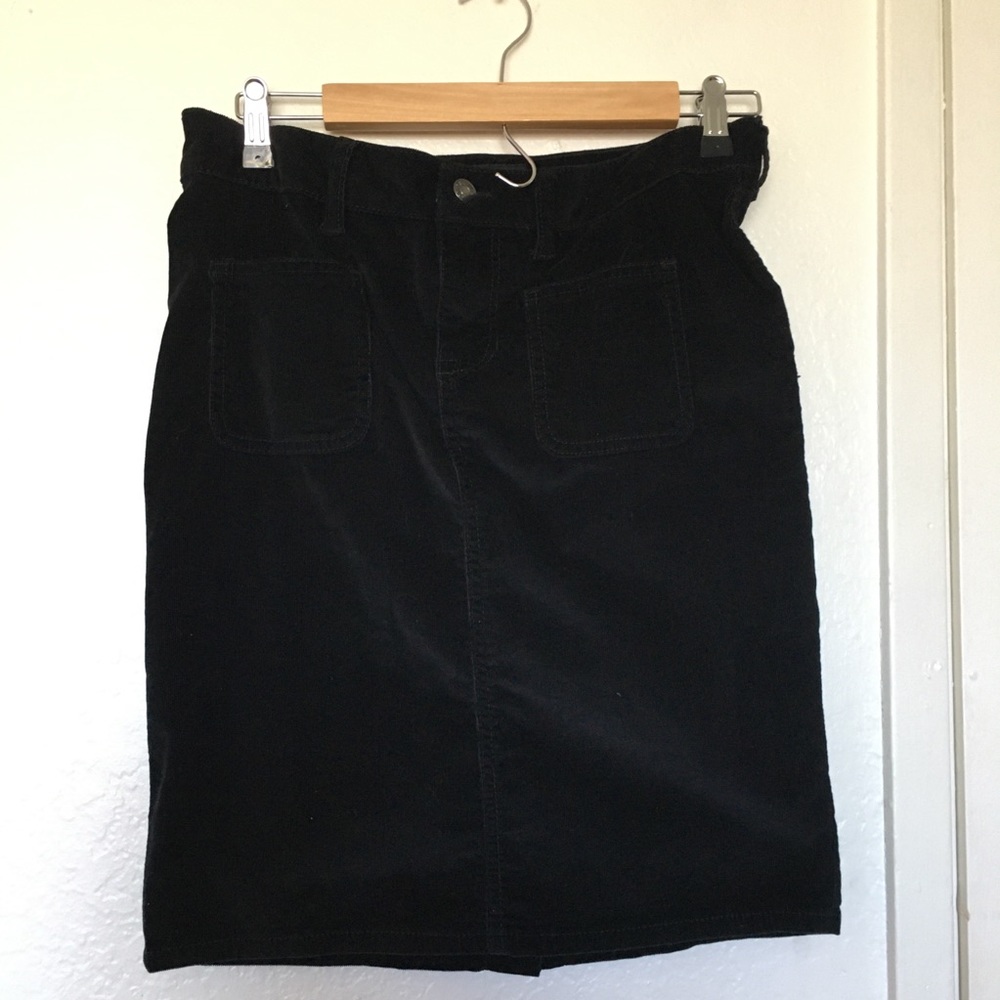 Black corduroy skirt ✨